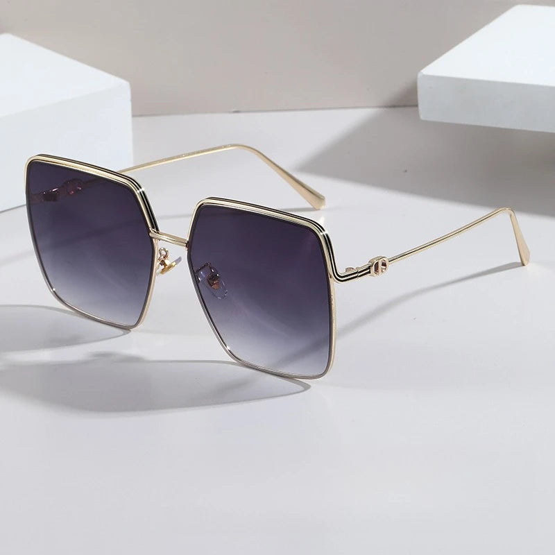 Nuovi occhiali da sole quadrati da donna 2025