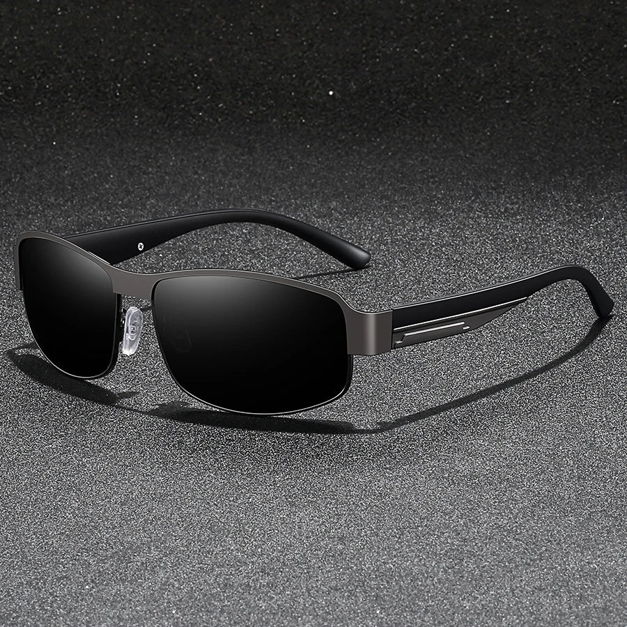 Occhiali da sole vintage alla moda con montatura quadrata in metallo